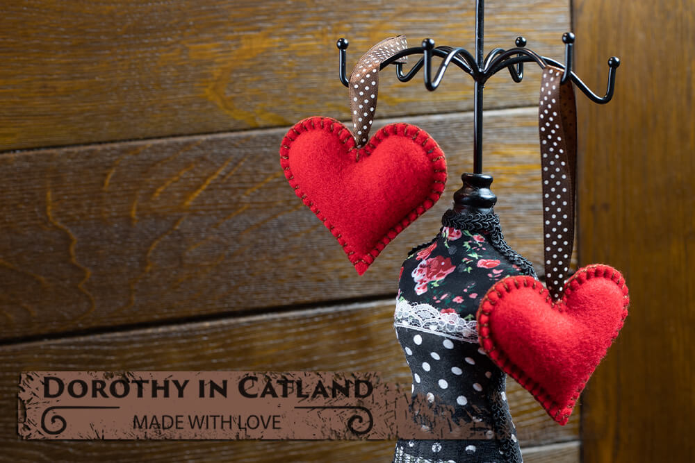 Dorothy In Catland - hanging decorations hearts ornament