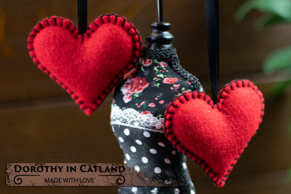 Dorothy In Catland - hanging decorations hearts ornament