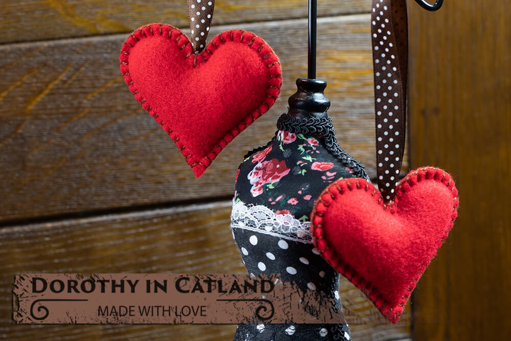 Dorothy In Catland - hanging decorations hearts ornament