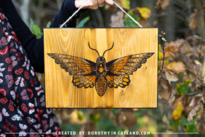 Dorothy in Catland - wall wooden picture with yellow moth art - Wall art - wall decoration with yellow moth - Obraz z żółtą ćmą - dekoracja w domu