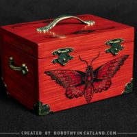 Dorothy in Catland - decorative red small treasure box with moth - Drewniana czerwona szkatułka z ćmą - prezent dla kobiety