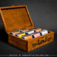 Dorothy in Catland - Tea box with compartments and red moth - Skrzynka na herbatę - herbaciarka