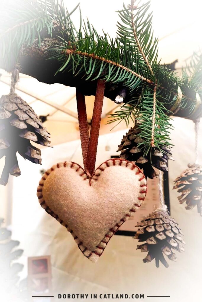 Dorothy in Catland - handicraft shop - heart