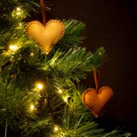 Dorothy in Catland - hanging hearts 2pcs - brown and beige