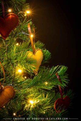 Dorothy in Catland - hanging hearts 6pcs - beige brown maroon