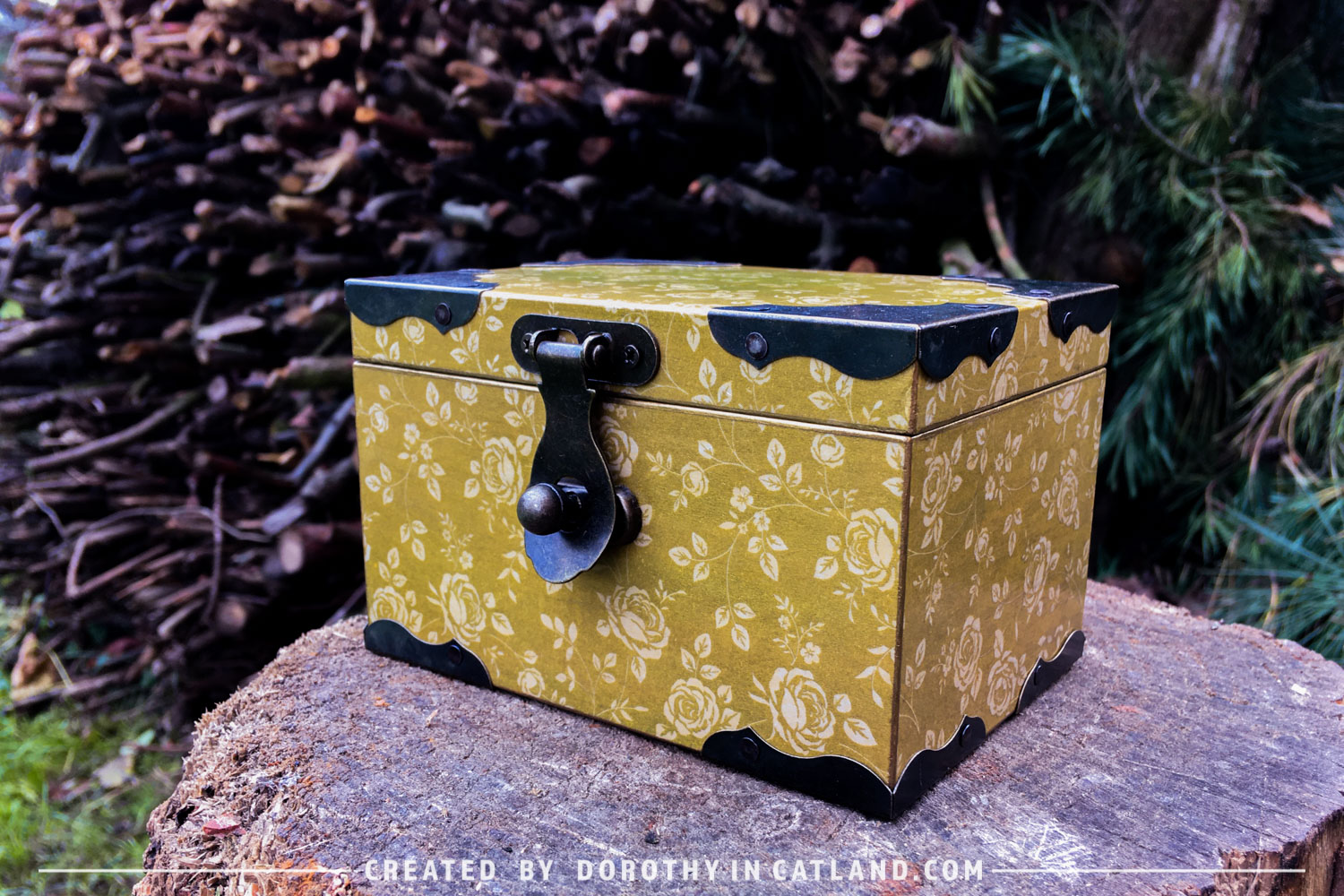 Dorothy-in-Catland-Lovely box with a flower pattern - Urocza szkatułka z wzorem kwiatów