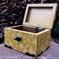 Dorothy-in-Catland-Lovely box with a flower pattern