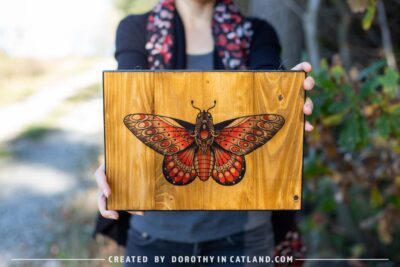 Dorothy in Catland - wooden picture with red butterfly - oldschool tattoo butterfly - Drewniany obrazek z czerwonym motylem