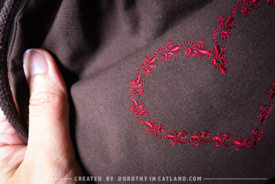 Dorothy in Catland - Brown sachet bag with a heart