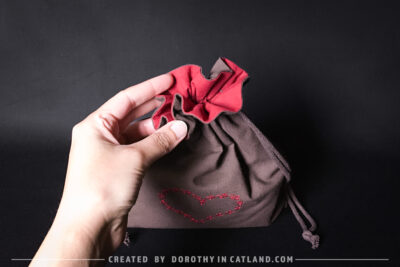 Dorothy in Catland - Brown sachet bag with a heart