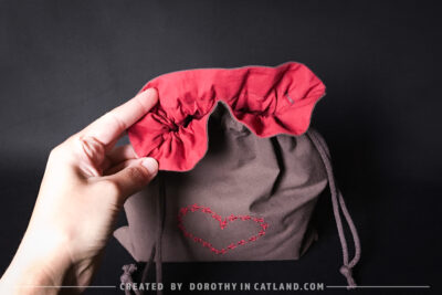 Dorothy in Catland - Brown sachet bag with a heart