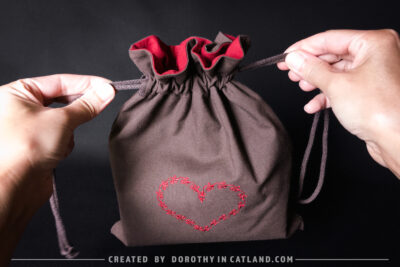 Dorothy in Catland - Brown sachet bag with a heart