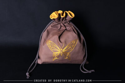 Dorothy in Catland - Brown sachet bag with a yellow butterfly - Brązowy woreczek z żółtym motylem