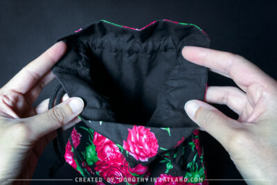 Dorothy in Catland - Drawstring bag with a rose pattern