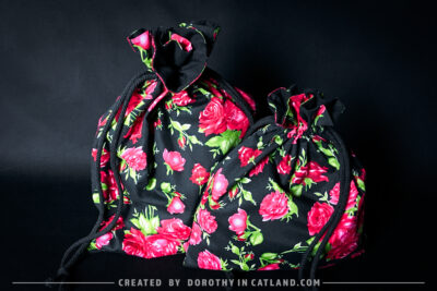 Dorothy in Catland - Drawstring bags with a rose pattern