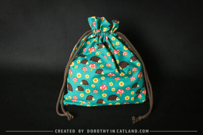 Dorothy in Catland - Drawstring bag with hedgehogs and toadstools - Woreczek z jeżykami i muchomorkami