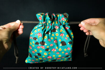 Dorothy in Catland - Drawstring bag with hedgehogs and toadstools