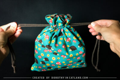 Dorothy in Catland - Drawstring bag with hedgehogs and toadstools - Woreczek jeże i muchomory