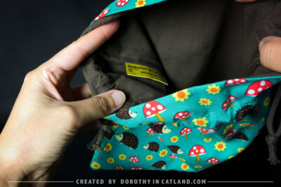 Dorothy in Catland - Drawstring bag with hedgehogs and toadstools