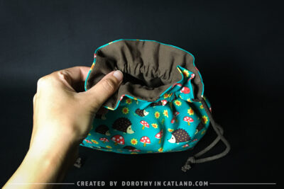 Dorothy in Catland - Drawstring bag with hedgehogs and toadstools