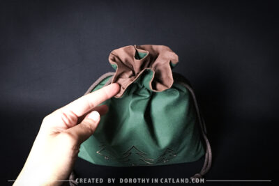 Dorothy in Catland - Green drawstring bag with Holiday tree - Christmas trees