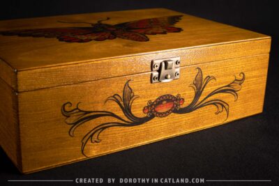 Dorothy in Catland - Wooden box with moth and 4 compartments