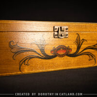 Dorothy in Catland - Wooden box with moth and 4 compartments - Drewniana skrzynka z ćmą i 4 przegródkami